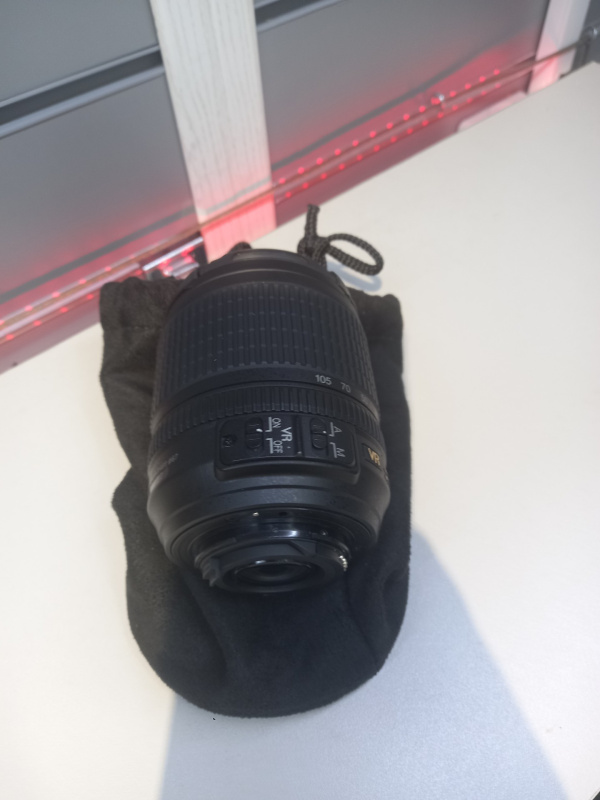 Объектив Nikon AF-S 18-105