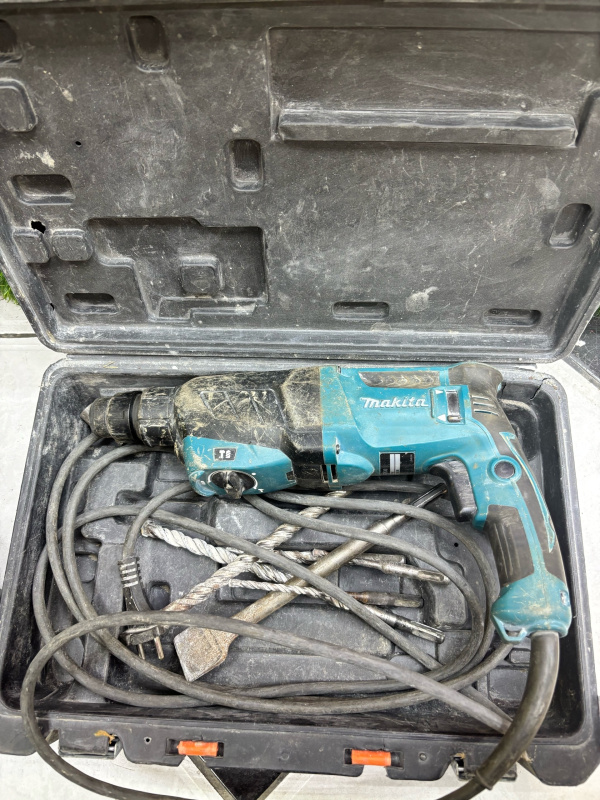 Перфоратор Makita hr2730