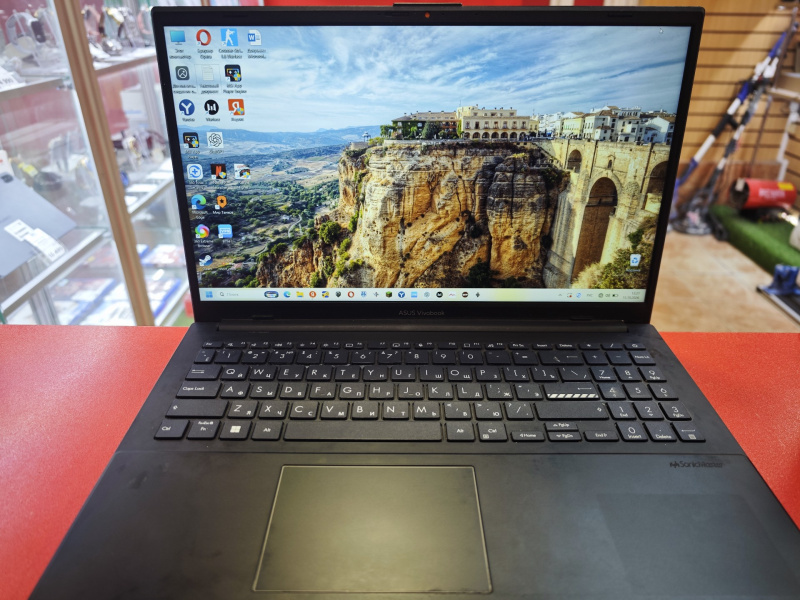 Ноутбук ASUS e1504g