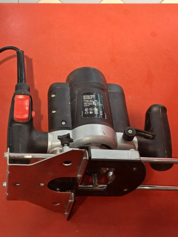 Фрезер Bosch M1R-KZ3-8